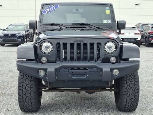Used 2017 Jeep Wrangler Unlimited Sahara AWD/4WD image 4
