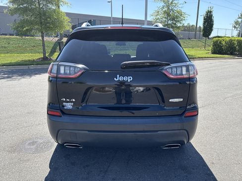 Used 2019 Jeep Cherokee Latitude w/ Cold Weather Group AWD/4WD image 8