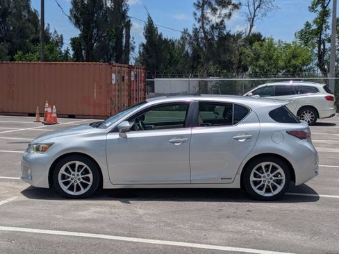 Used 2013 Lexus CT 200h w/ Premium Pkg w/Navigation FWD image 8