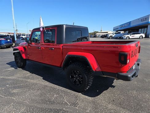 Used 2021 Jeep Gladiator Sport image 3