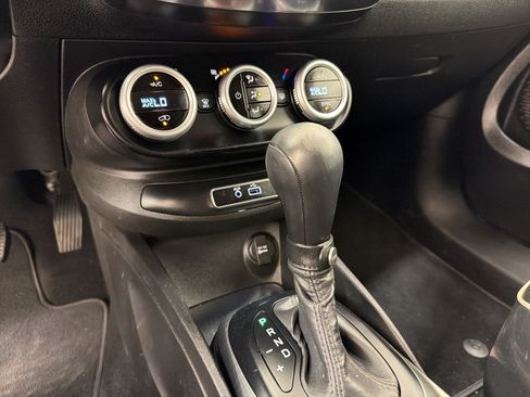 Used 2017 FIAT 500X Trekking FWD image 17