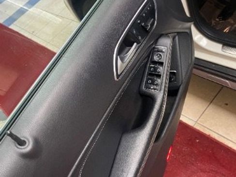 Used 2017 Mercedes-Benz GLA 250 4MATIC w/ Premium Package image 13