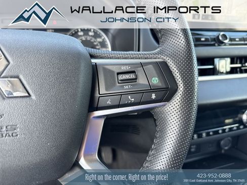Used 2025 Mitsubishi Outlander AWD image 31