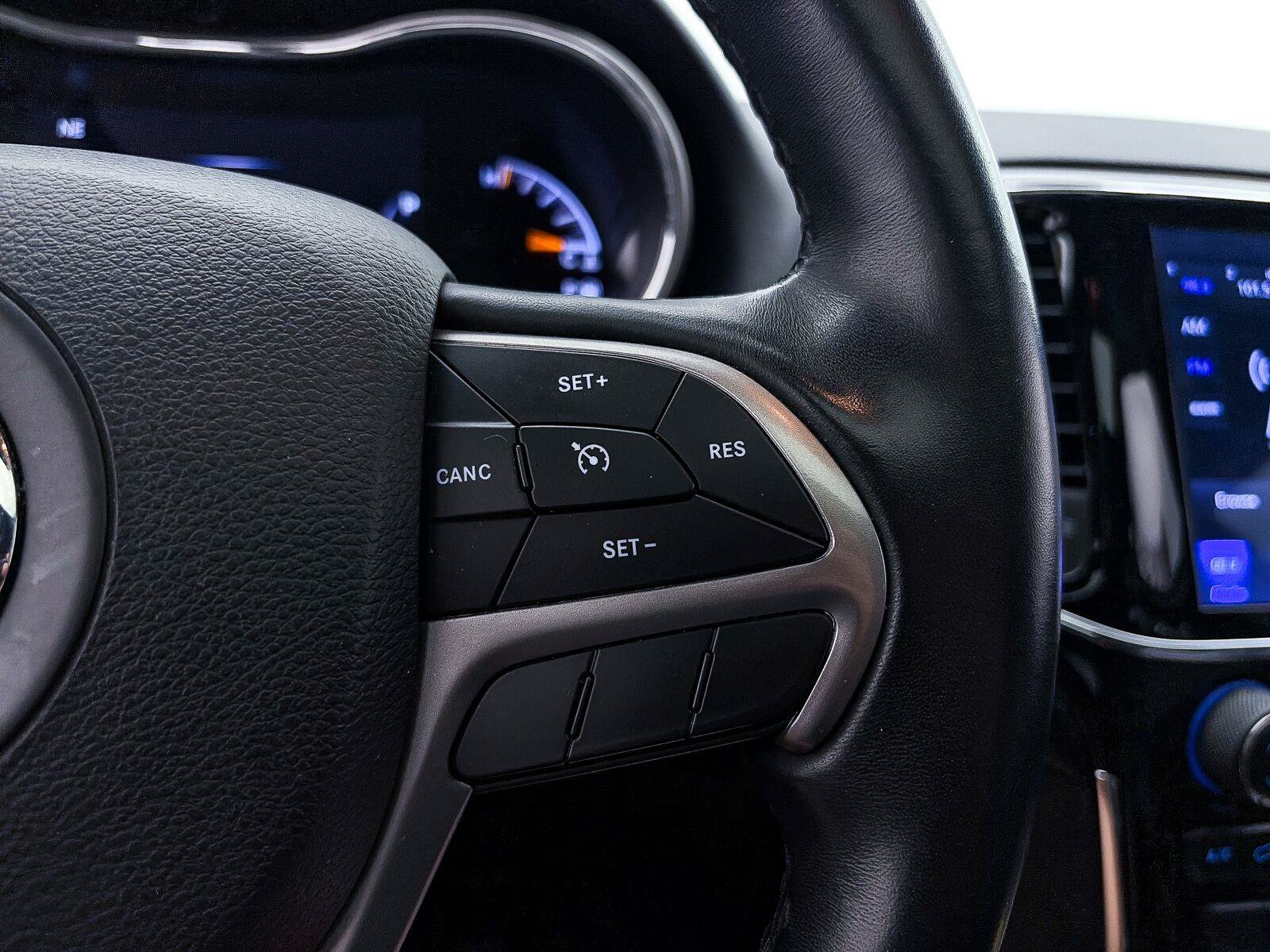 Used 2019 Jeep Grand Cherokee Altitude AWD/4WD image 29