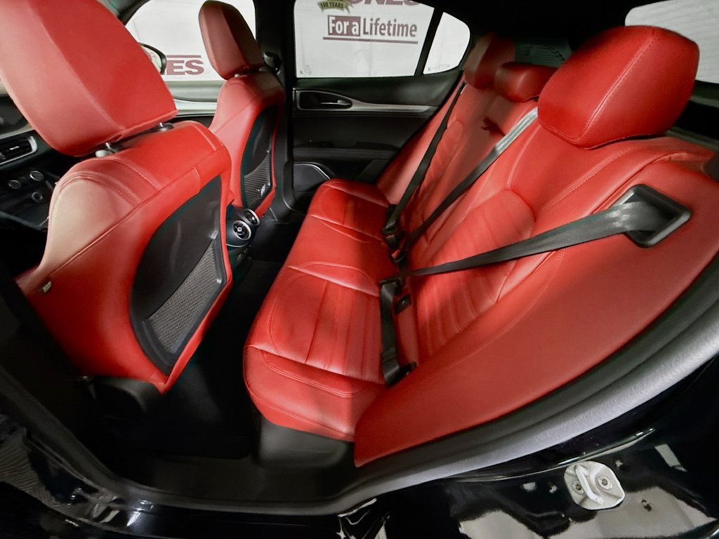 Used 2023 Alfa Romeo Stelvio Veloce AWD/4WD image 28