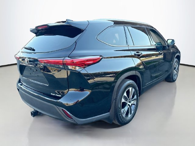 Used 2022 Toyota Highlander XLE AWD/4WD image 7
