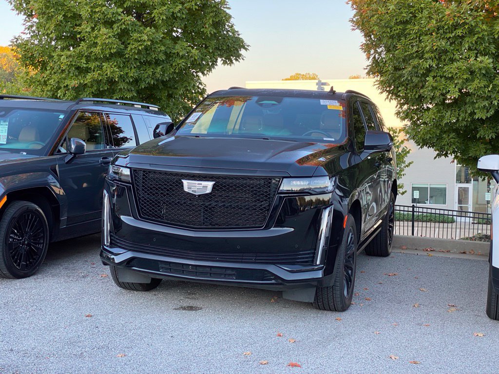 Used 2024 Cadillac Escalade Sport w/ LPO, ONYX Package AWD/4WD image 3