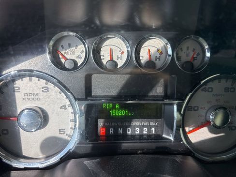 Used 2010 Ford F350 Lariat image 9