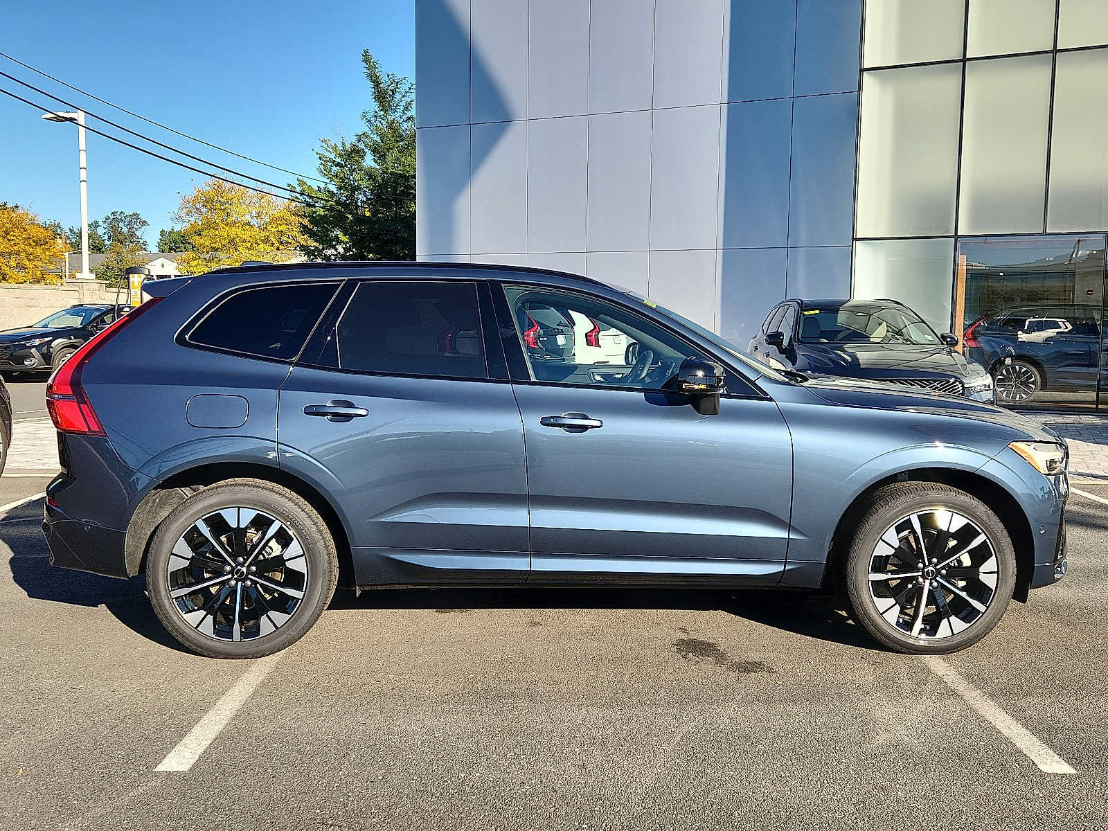 Used 2027 Volvo XC60 B5 Plus AWD/4WD image 7