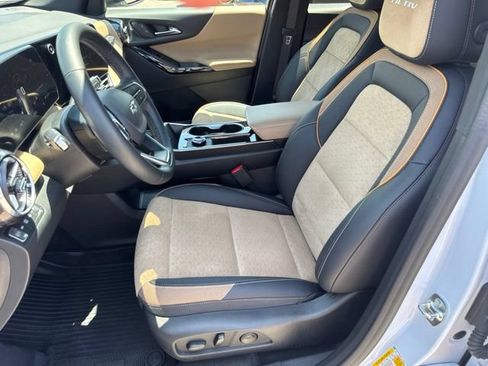 Used 2026 Chevrolet Equinox ACTIV w/ Safety and Technology Package AWD/4WD image 7