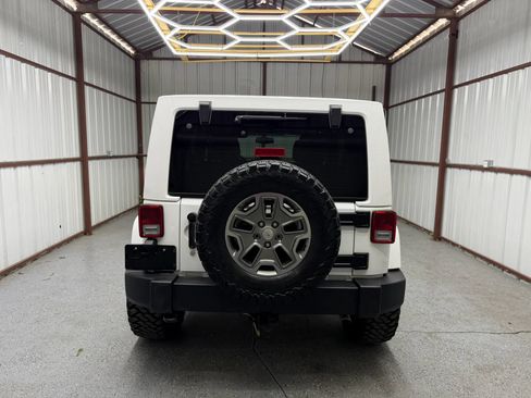 Used 2017 Jeep Wrangler Unlimited Rubicon w/ Connectivity Group AWD/4WD image 5