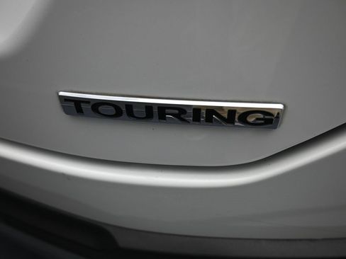 Used 2023 Honda Pilot Touring image 5