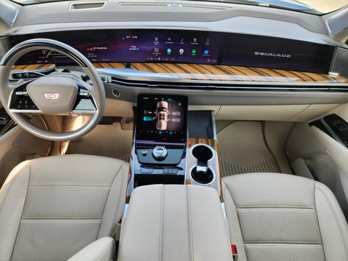 Used 2025 Cadillac Escalade ESV Sport Platinum image 30