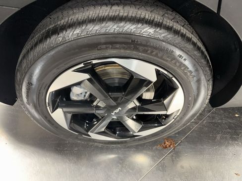 Certified 2025 Kia Sorento EX image 13