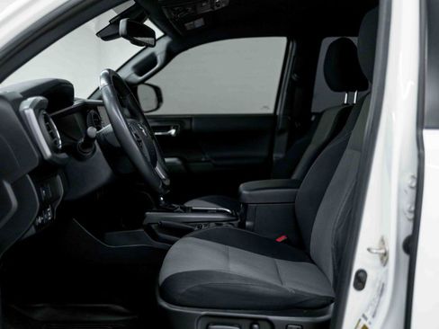 Used 2020 Toyota Tacoma TRD Off-Road w/ Technology Package image 46