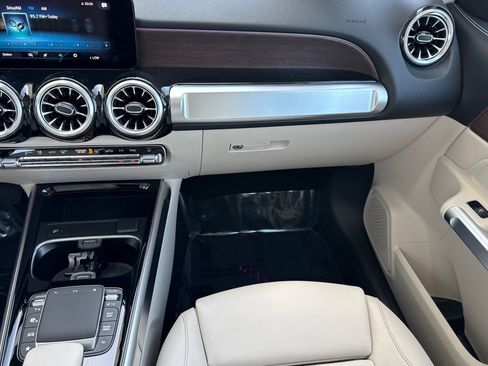 Used 2023 Mercedes-Benz GLB 250 4MATIC image 31