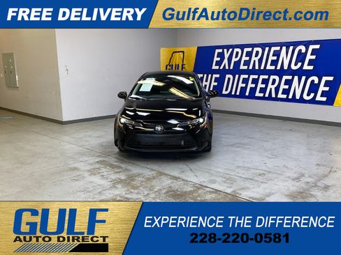 Used 2026 Toyota Corolla LE FWD image 3