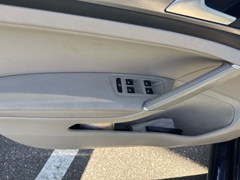 Used 2015 Volkswagen Golf S image 18
