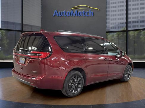 Used 2021 Chrysler Pacifica Touring w/ Uconnect Theater Family Group image 10