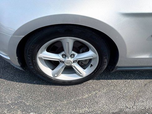 Used 2011 Ford Mustang GT Premium w/ GT Coupe Accessory Pkg 1 RWD image 22