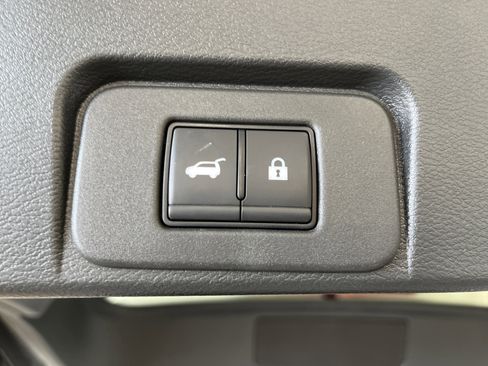 Used 2025 Nissan Rogue SV image 12