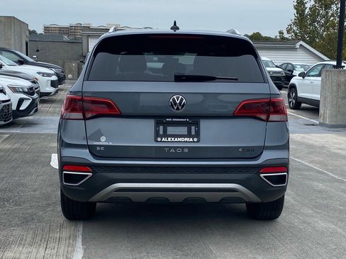 Used 2022 Volkswagen Taos SE w/ Panoramic Sunroof Package image 4