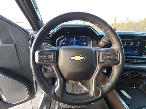 Used 2024 Chevrolet Silverado 3500 High Country image 17