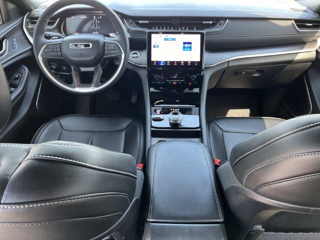 Used 2025 Jeep Grand Cherokee L Limited w/ Black Appearance Package AWD/4WD image 16