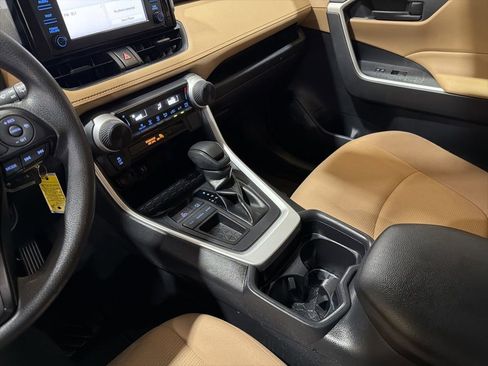 Used 2019 Toyota RAV4 LE image 20