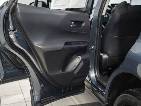 Used 2021 Toyota Venza LE image 38