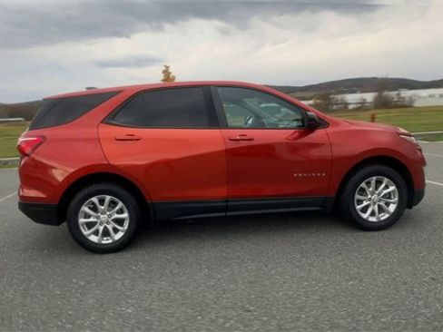 Used 2020 Chevrolet Equinox LS w/ LS Convenience Package image 9