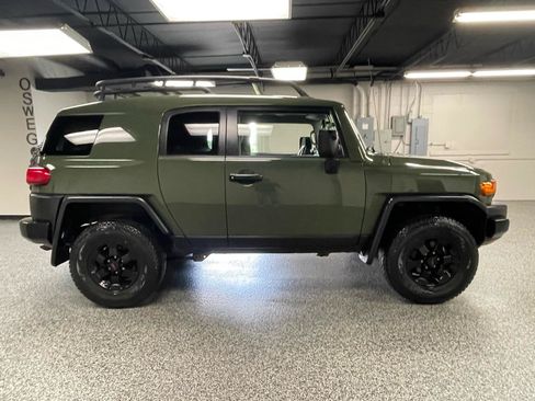 Used 2011 Toyota FJ Cruiser 4WD w/ Trail Teams Special Edition image 6