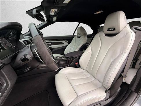 Used 2017 BMW M4 Convertible RWD image 22