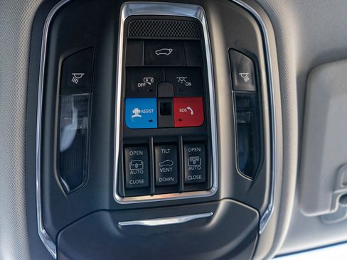 Used 2024 Jeep Grand Cherokee Limited image 23