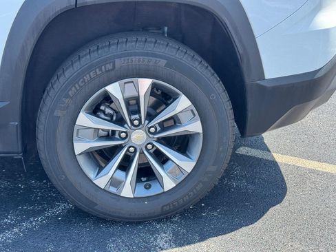 Used 2026 Chevrolet Equinox LT AWD/4WD image 8