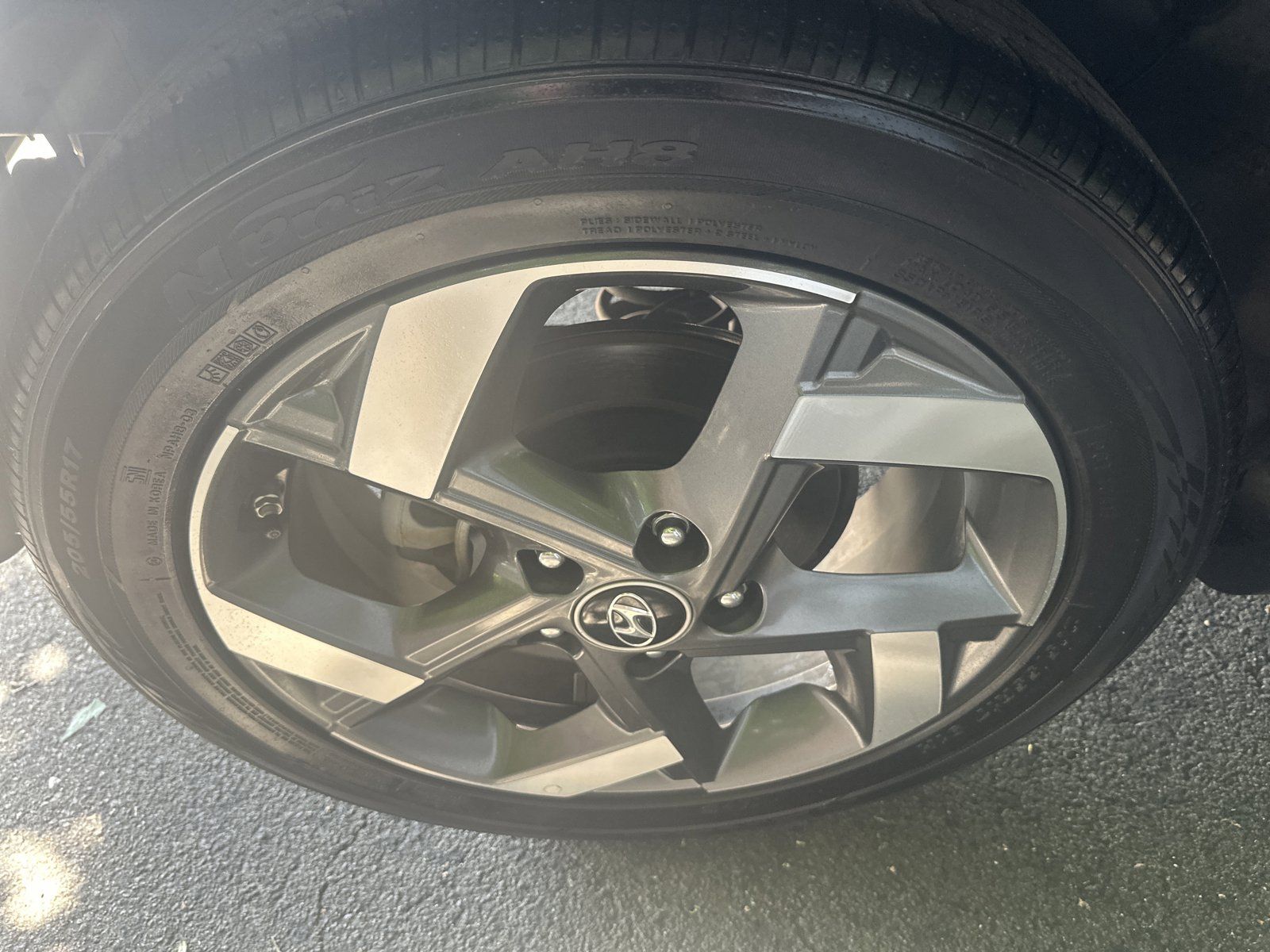 Used 2025 Hyundai Venue SEL FWD image 29