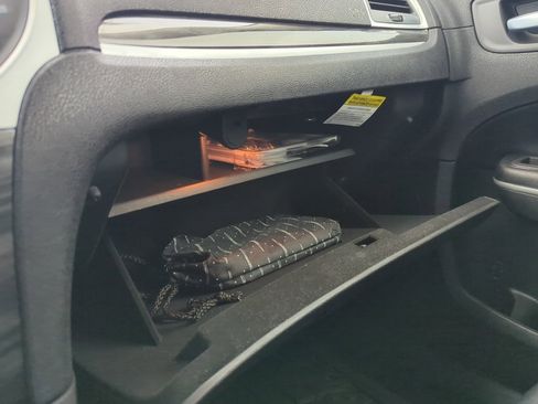 Used 2022 Chrysler 300 Touring w/ Sport Appearance Package image 27