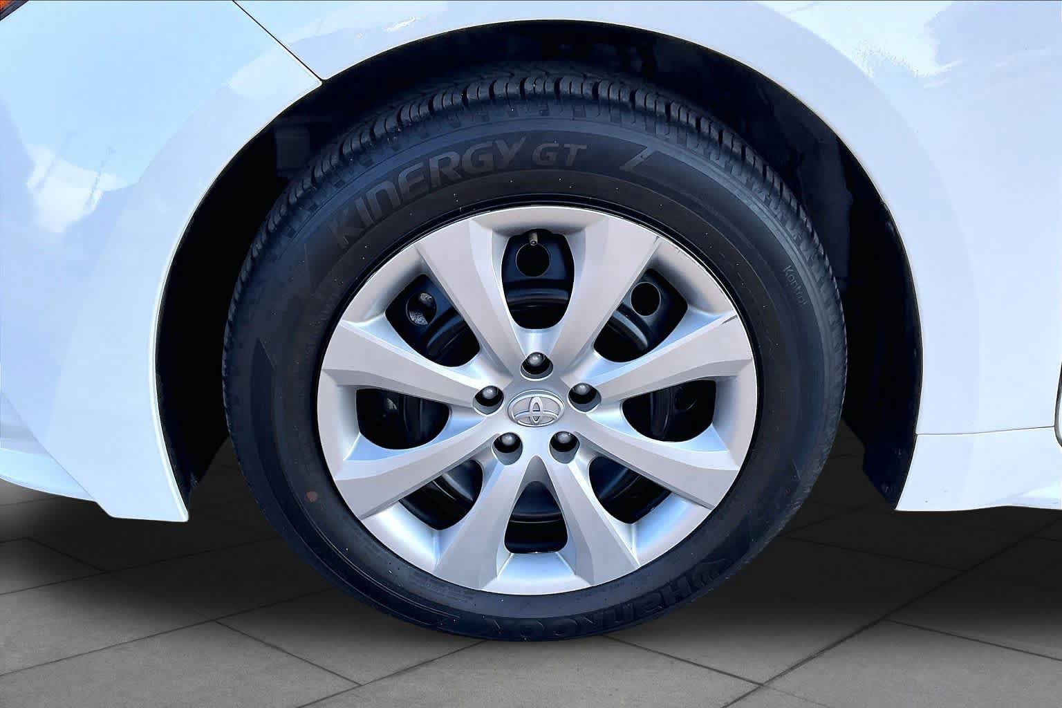 Used 2025 Toyota Corolla LE FWD image 9