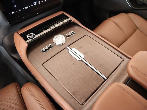 New 2025 Lincoln Navigator L Reserve image 8