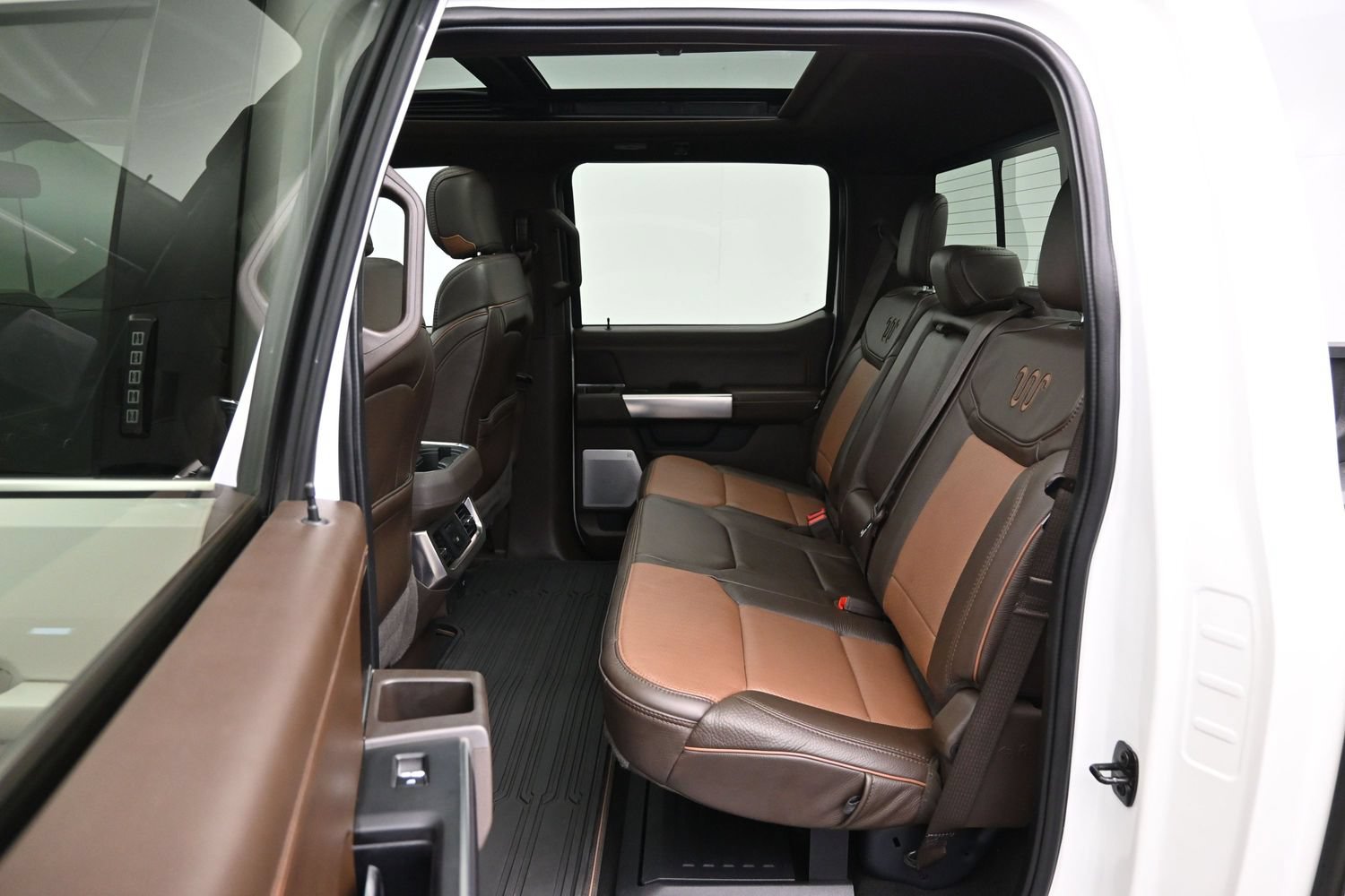 Used 2024 Ford F350 King Ranch w/ FX4 Off-Road Package AWD/4WD image 11