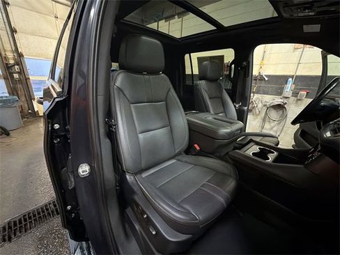 Certified 2022 Chevrolet Suburban RST w/ Sport Performance Package image 27
