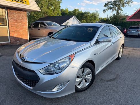 Used 2013 Hyundai Sonata Hybrid FWD image 2
