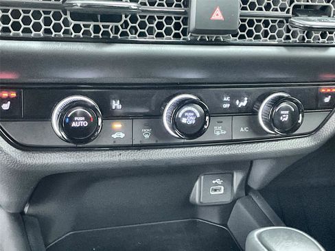 Certified 2025 Honda HR-V Sport image 25