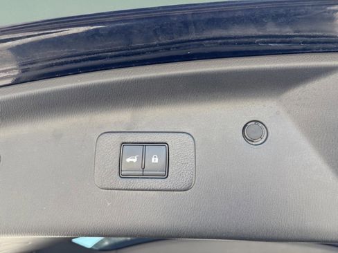 Used 2022 Nissan Armada SL w/ Midnight Edition Package image 33