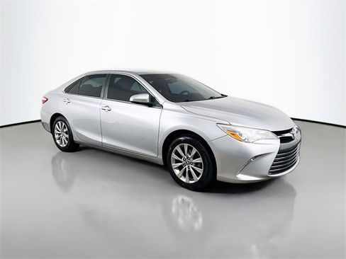 Used 2017 Toyota Camry XLE image 24