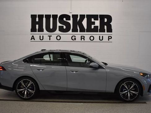 New 2027 BMW 550e xDrive w/ Premium Package AWD/4WD image 2