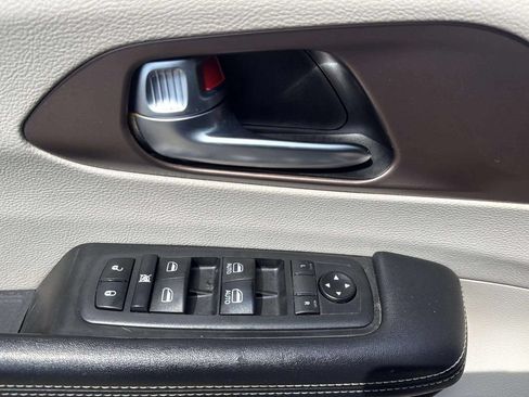 Used 2020 Chrysler Voyager L FWD image 15