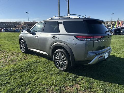 Used 2025 Nissan Pathfinder SL w/ SL Premium Package image 12