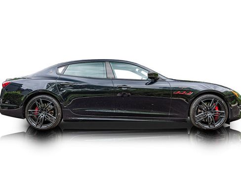 Used 2022 Maserati Quattroporte Trofeo RWD image 2