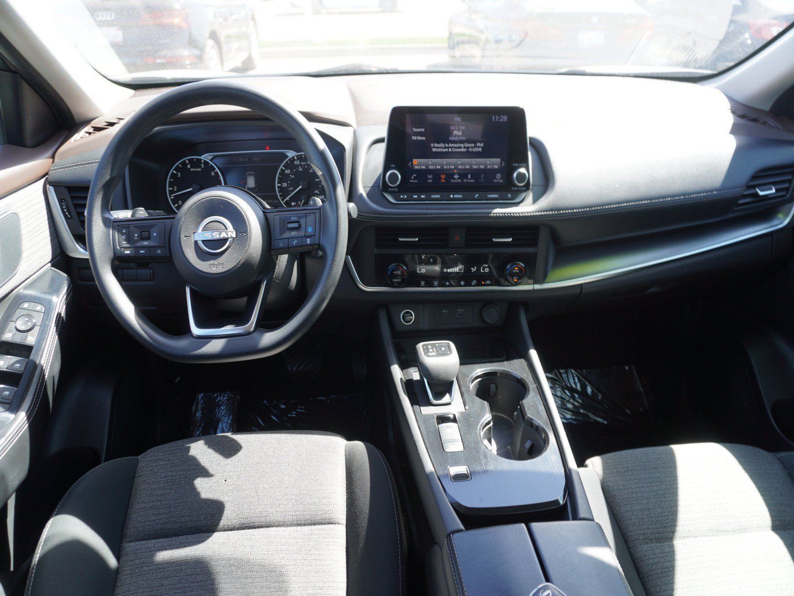 Used 2023 Nissan Rogue SV FWD image 2